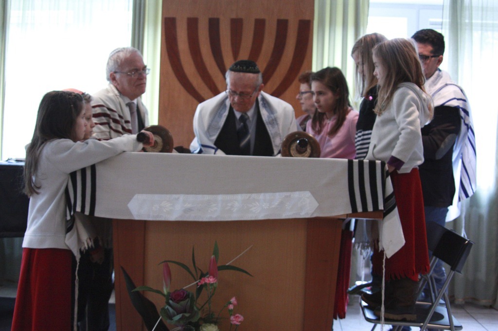 Henryk reading from the Torah