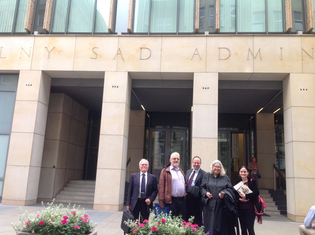 photo: Members of Beit Polska at the court