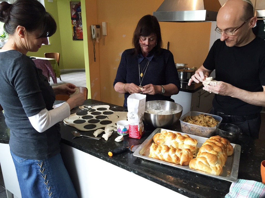 photo: Culinary Expert Demonstrates Holiday Recipes to Step-by-Step Class